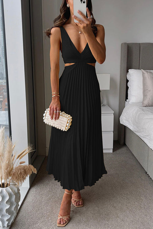 Lou - Flowing Pleated Maxi Dress